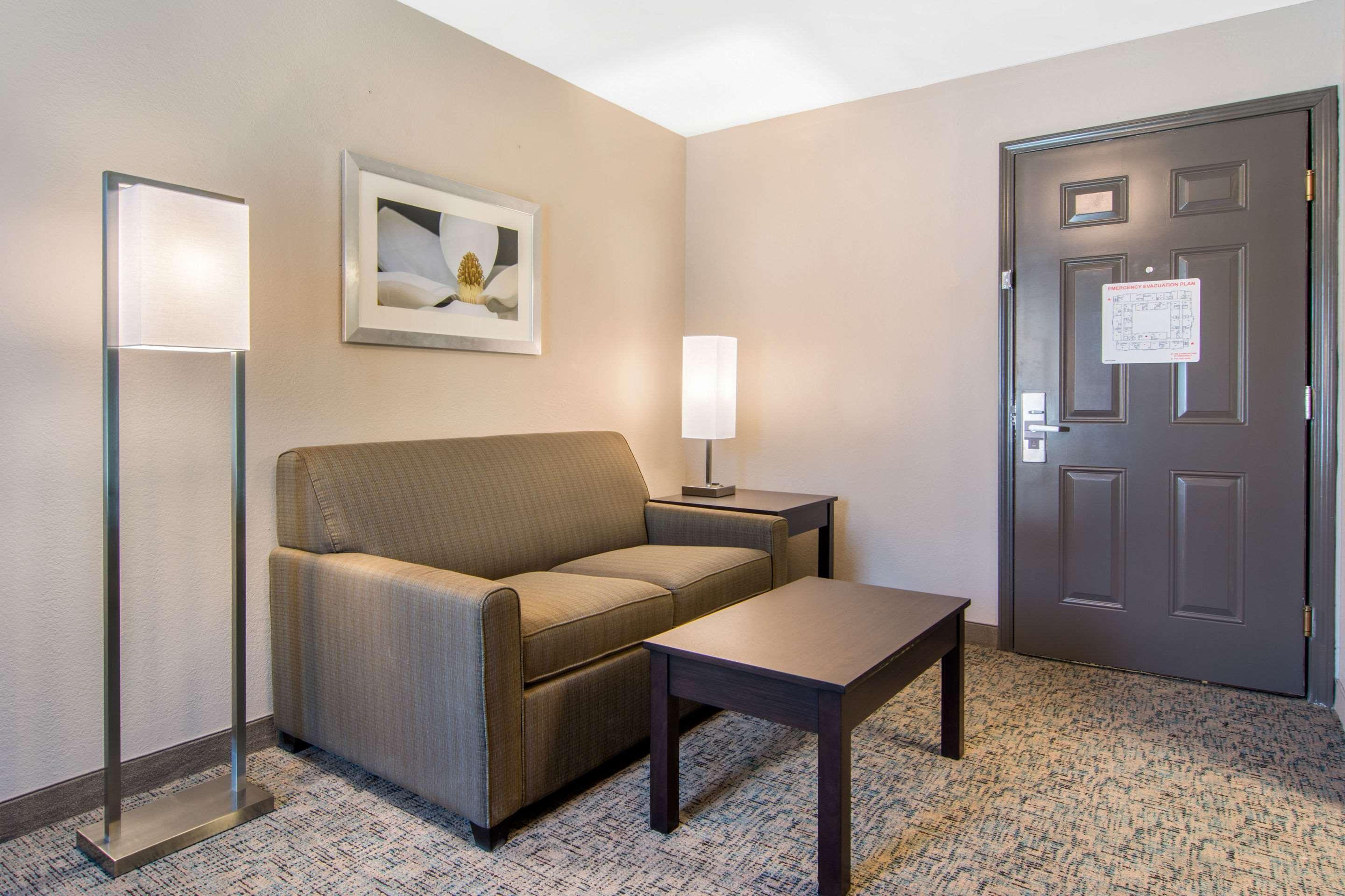 Clarion Inn & Suites Atlanta Downtown Экстерьер фото