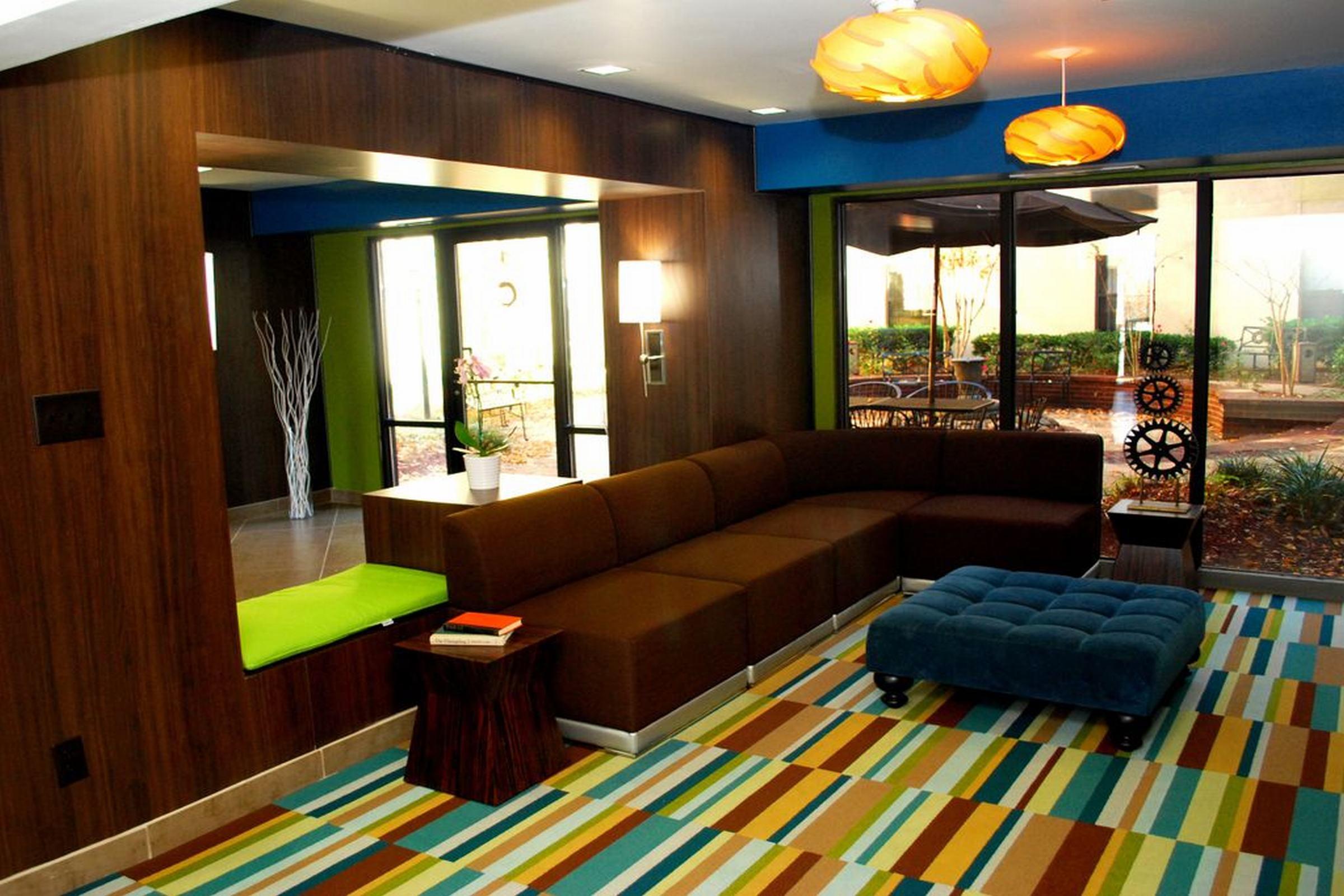 Clarion Inn & Suites Atlanta Downtown Экстерьер фото