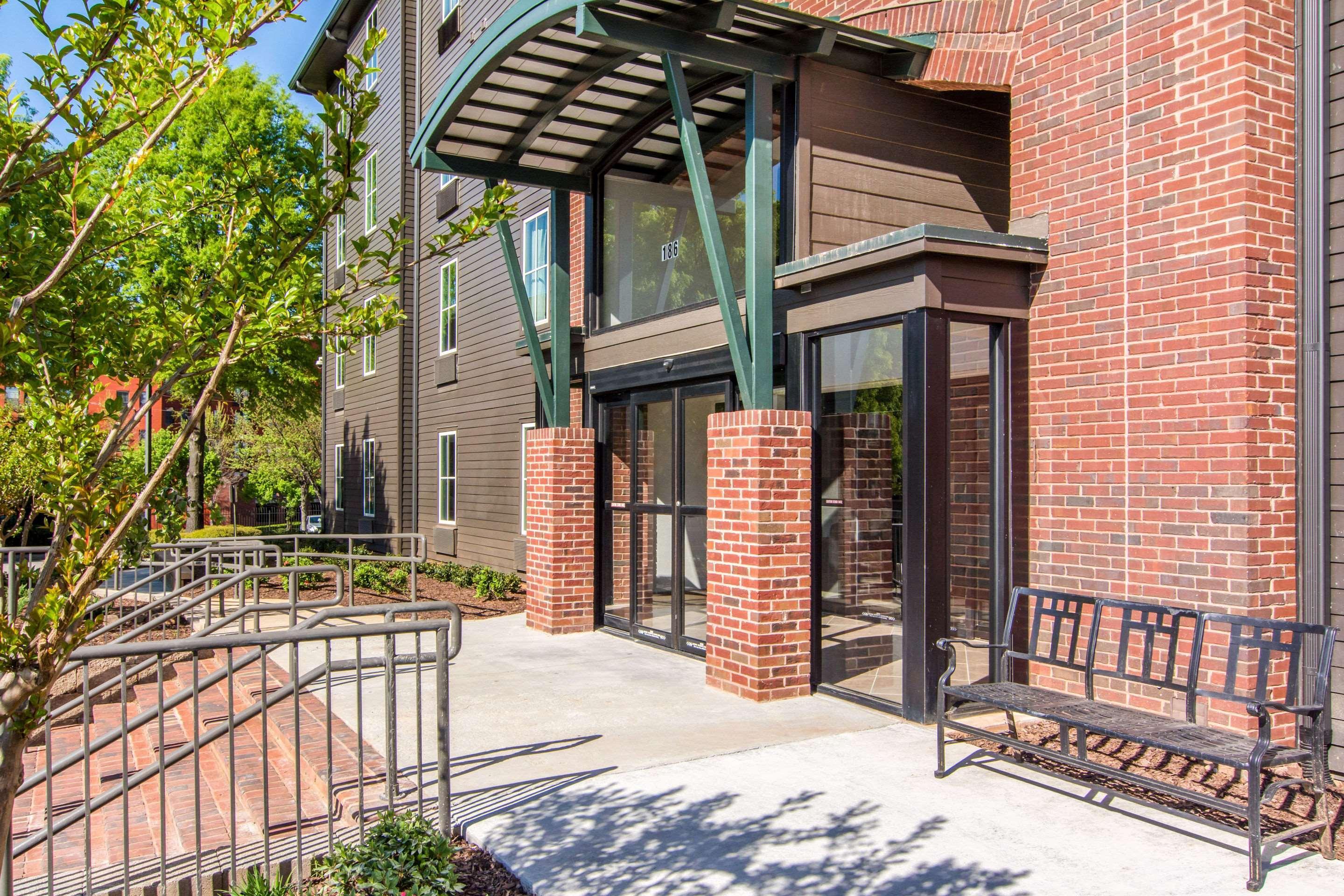 Clarion Inn & Suites Atlanta Downtown Экстерьер фото